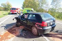 Střet tří automobilů u Dolního Lochova odnesl jeden z řidičů těžkým zraněním. Škoda je vysoká.