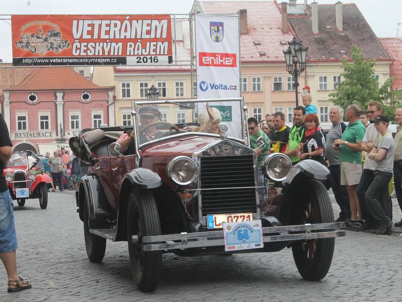 Veteránem Českým rájem - odjezd veteránů.