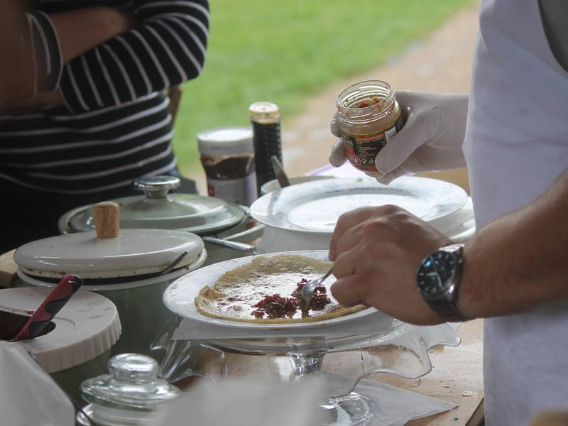 Jičínský Food festival v zámeckém parku.