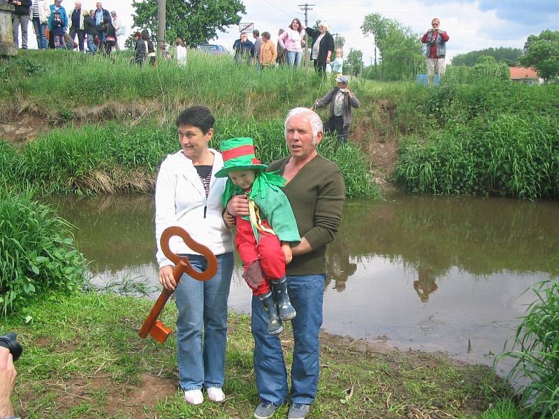 Ze slavnostního odemykání Javorky ve Starých Smrkovicích.