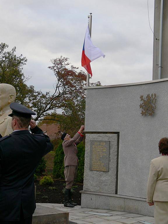 Z odhalení Masarykova pomníku ve Valdicích.