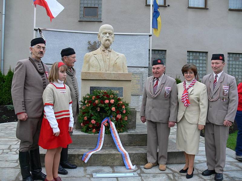 Z odhalení Masarykova pomníku ve Valdicích.