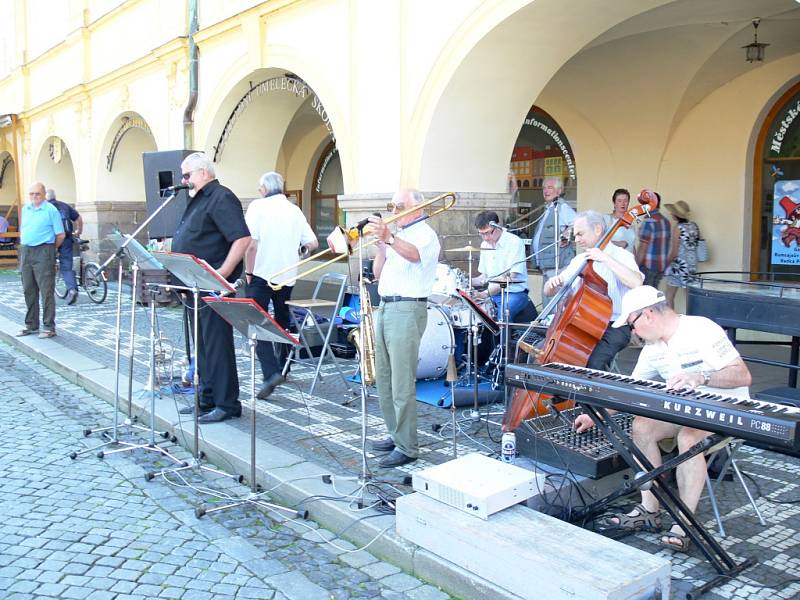 Evergreen Dixieland Band.