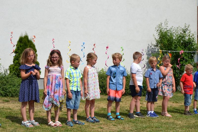 V MŠ Kopidlno se slavnostně rozloučili s předškoláky, kteří od září nastoupí do první třídy.