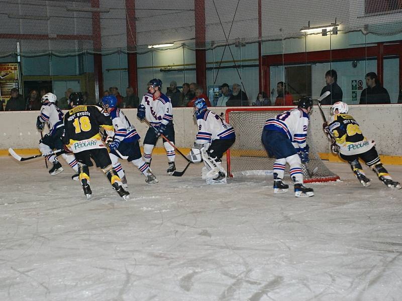 Hokejové utkání Stadion Nový Bydžov – HC Jičín.