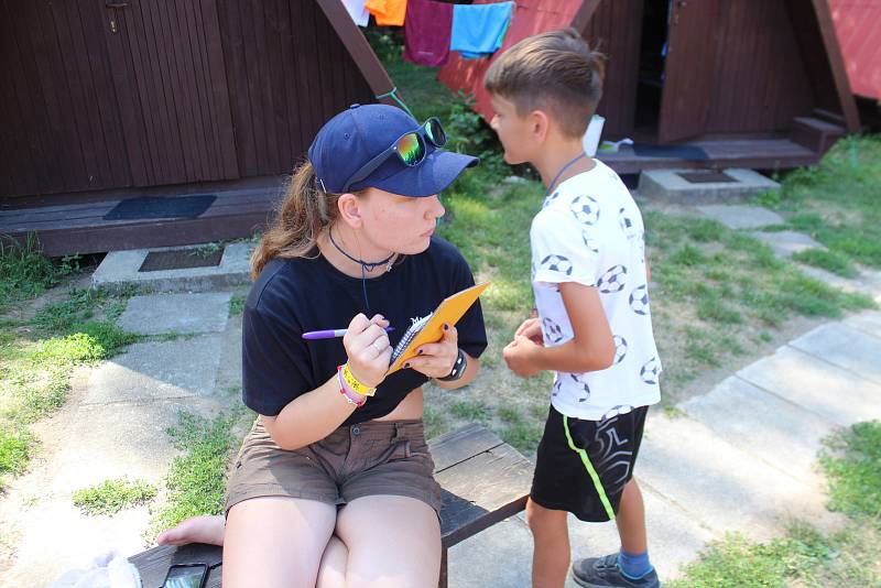 Týden volna si v Mladějově užívaly děti s diabetem z pěti krajů republiky. Hlídal je většinou senzor a diabetolog Jan Vosáhlo.