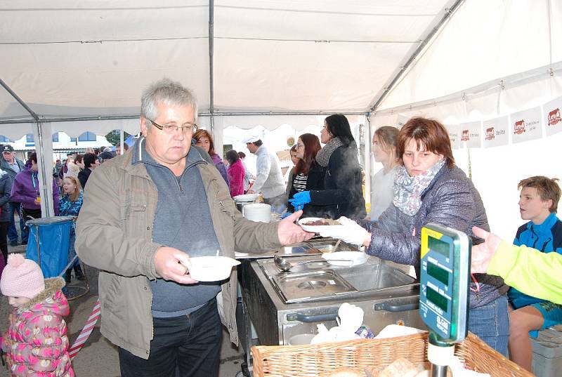 Tradiční zabijačková ochutnávka v Jičíně.