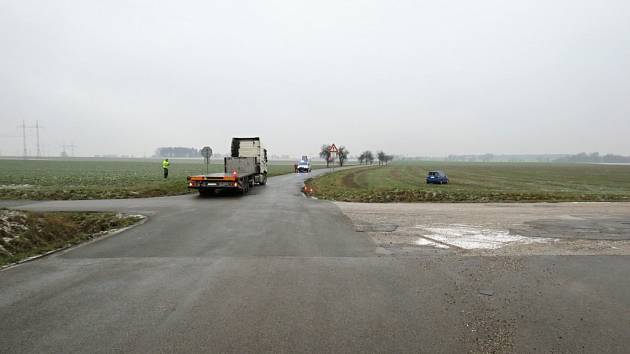 Střet na křižovatce mezi Radimí a Úlibicemi.