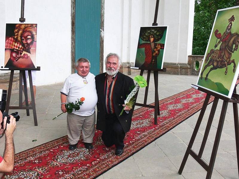 Z vernisáže výstavy děl Jiřího Vavřiny v galerii Valdštejnské lodžie.