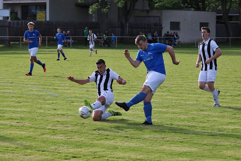 Fotbalisté Lázní Bělohradu v prvním kole Agro CS Poháru prohráli na domácím hřišti s Chlumcem nad Cidlinou B 1:2.