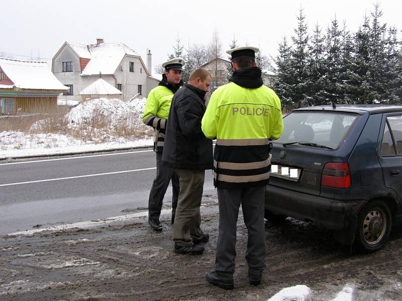 Akce policistů zaměřená na bezpečnostní pásy.