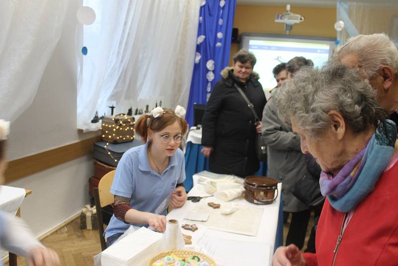 Vánoční trhy v novopacké Střední škole gastronomie a služeb.