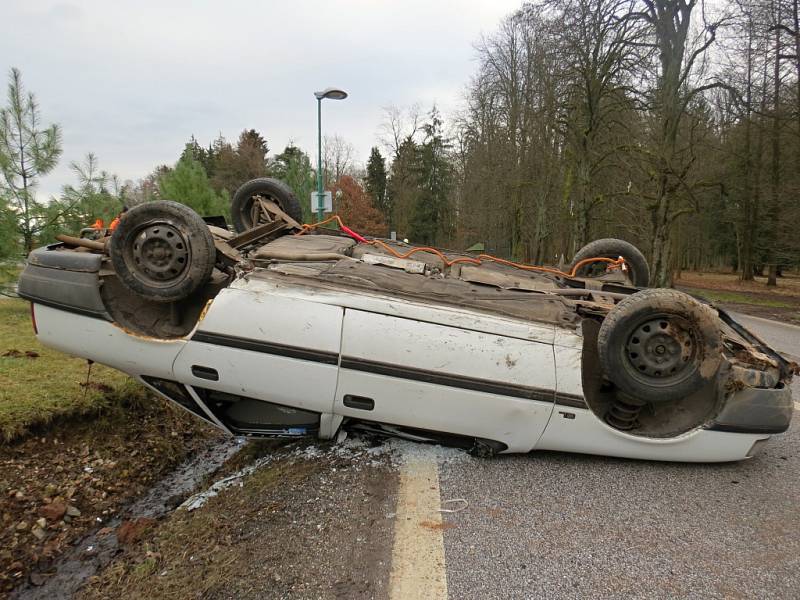 Nehoda řidiče opelu u bělohradských lázní.