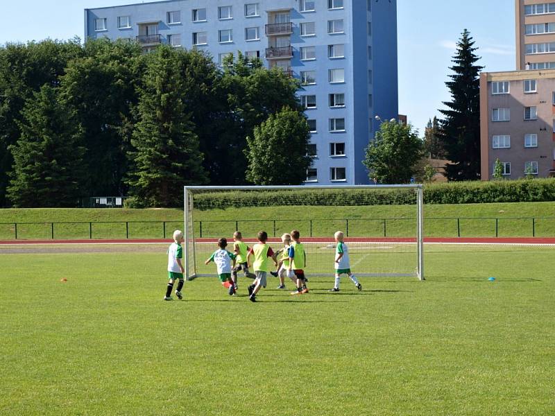 Fotbalový turnaj mateřských škol na jičínském stadionu.