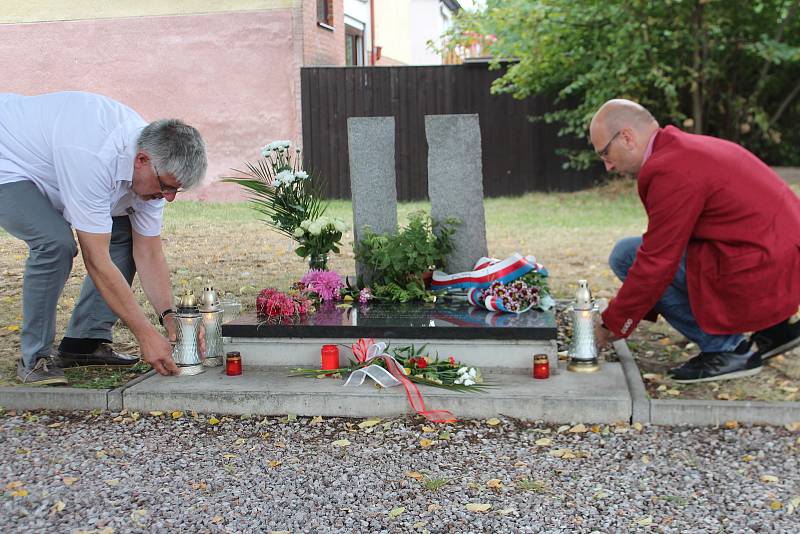 „Že rodiny neobdržely ani oficiální omluvu, je polská ostuda,“ tvrdí Konrad Myślik.