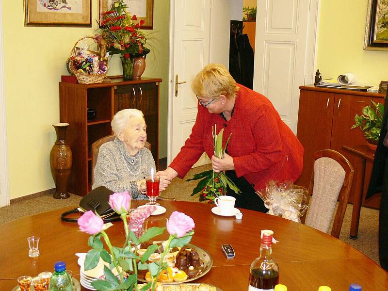 Paní Marie Fišerová z Hořic oslavila 107. narozeniny.