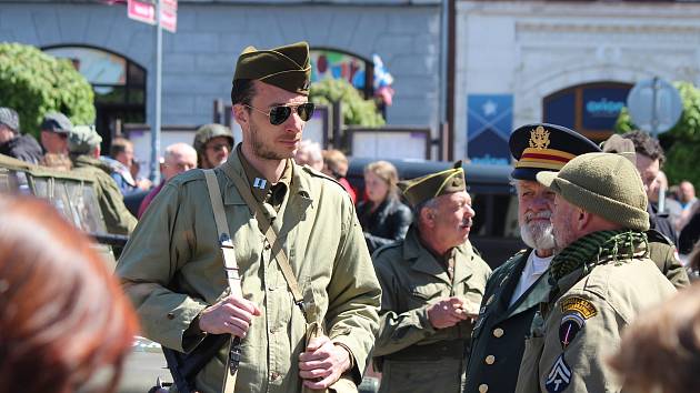 Hořice si každý rok  připomínají výročí průjezdu konvoje americké 23. průzkumné squadrony 16. obrněné divize 3. armády USA generála George Pattona. Dne 8. května 1945 vyhnala německé vojsko z Lázni Velichovek.