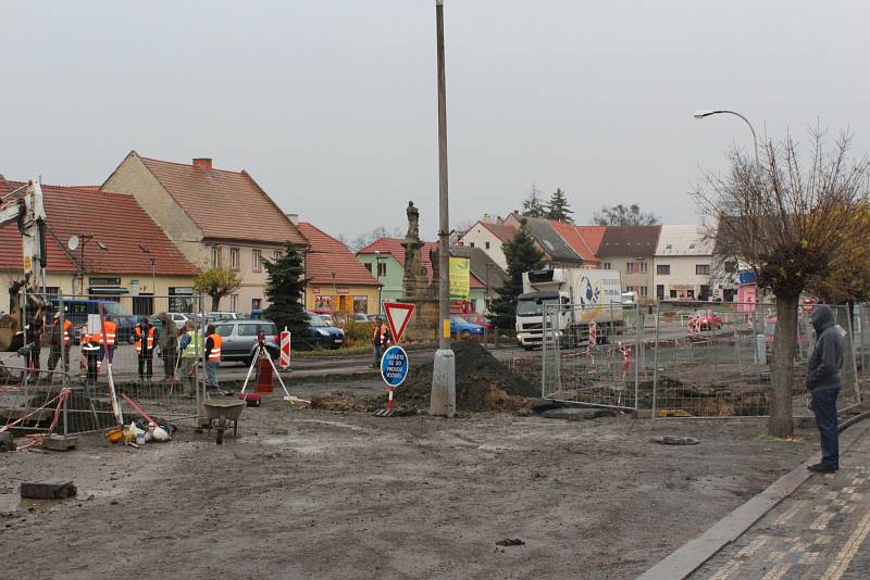 HARMONOGRAM PRACÍ se posouvá. Podobnou situaci lze očekávat i při stavební rekonstrukci druhé části vozovky.