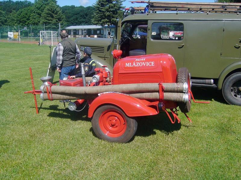 Z oslav 105 let od založení SDH Bašnice.