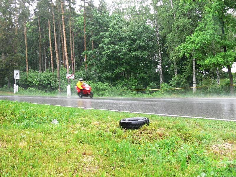 Z nedělního závodu Fuchs Oil 300 zatáček Gustava Havla, za velmi špatného počasí. 