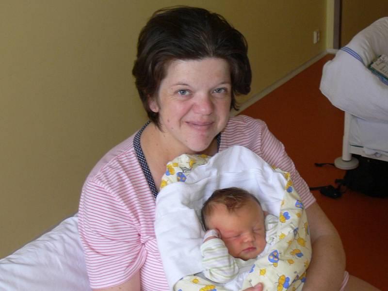 VERONIKA HEPOVÁ  dělá radost svým rodičům Kateřině a Miroslavu Hepovým od 29. dubna, kdy se narodila s váhou 3,49 kg a mírou 50 cm. Odvezli si ji domů do Chlumce nad Cidlinou k šestileté Terezce. 