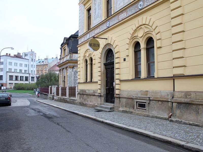 Novopacké Muzejní náměstí.