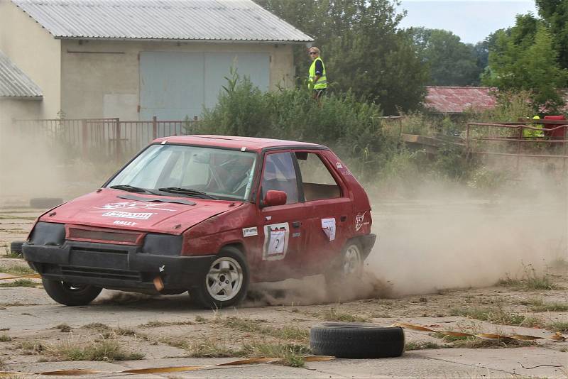 Poprvé od roku 2017 se Babákovi rozhodli uspořádat Rally v Nemyčevsi. Zúčastnit se mohl každý s autem a platným řidičákem.