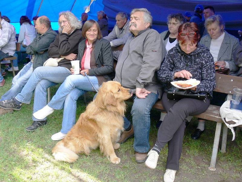 Ze slavnostního odemykání Javorky ve Starých Smrkovicích.