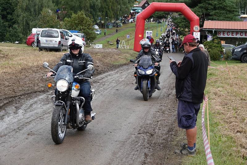 V Lužanech u Jičína se poslední víkend v srpnu konal další ročník oblíbeného motosrazu.
