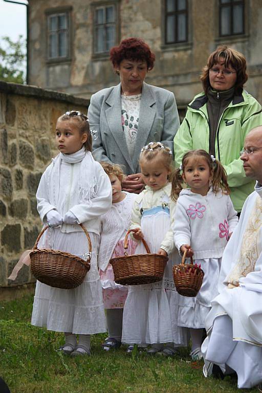 Slavnost Božího těla v Ostružně.