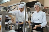 Mladí kuchaři ze slovenského Bardejova a z Nové Paky si vyměnili zkušenosti a změřili síly v rámci projektu Erasmus.