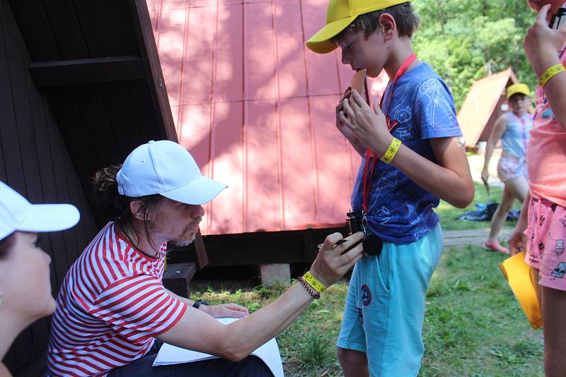 Týden volna si v Mladějově užívaly děti s diabetem z pěti krajů republiky. Hlídal je většinou senzor a diabetolog Jan Vosáhlo.