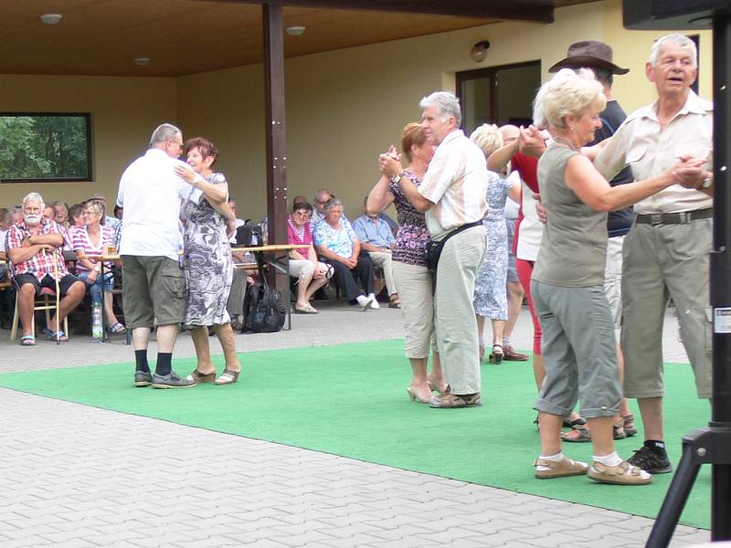 Srazilka hraje na Samšině.