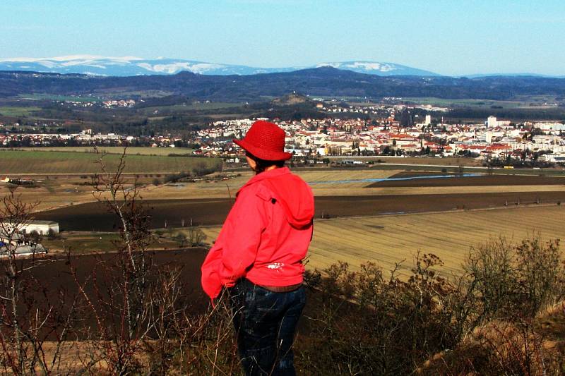 Jičín při pohledu z Veliše.