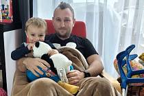 Nemocný Petr z Chotče bojuje o návrat do života. Pomoci může léčba ve Švýcarsku