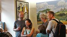 Výstava obrazů Jakuba Lustiga bude v kavárně Amos viset do 30. listopadu.