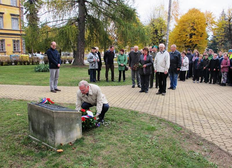 Vzpomínka u příležitosti státního svátku v Jičíně.