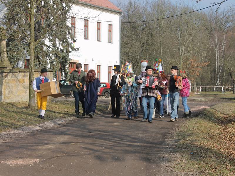 Masopustní průvod od robouské školy.