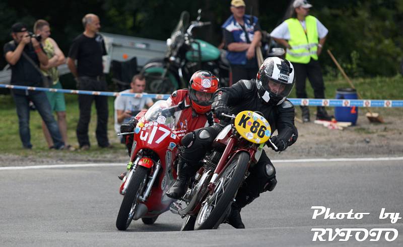 Závod historických motocyklů a sajdkár v Branné.  