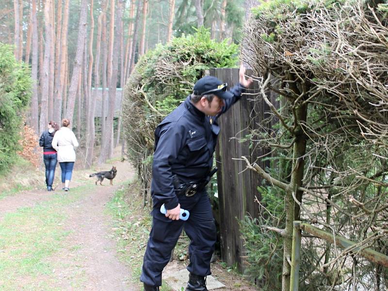 Policisté kontrolovali zabezpečení chalup.