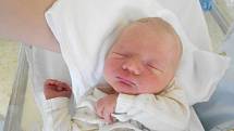 MATYÁŠ LESÁK se narodil 15. května v 15.09 hodin. Měřil 49 cm a vážil 3280 g. Velice potěšil své rodiče Anetu Pohlovou a Tomáše Lesáka ze Solnice. Doma se těší sestřička Laurinka. Tatínek byl u porodu a zvládl to na výbornou.