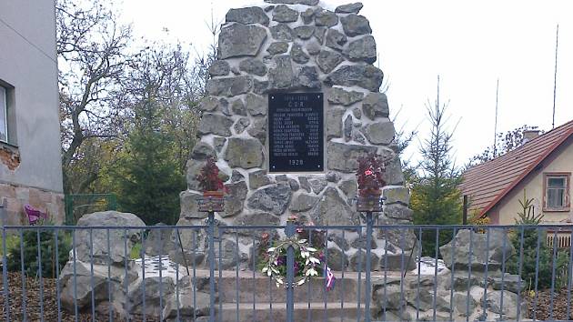 Pomník v Brdě na památku padlých.