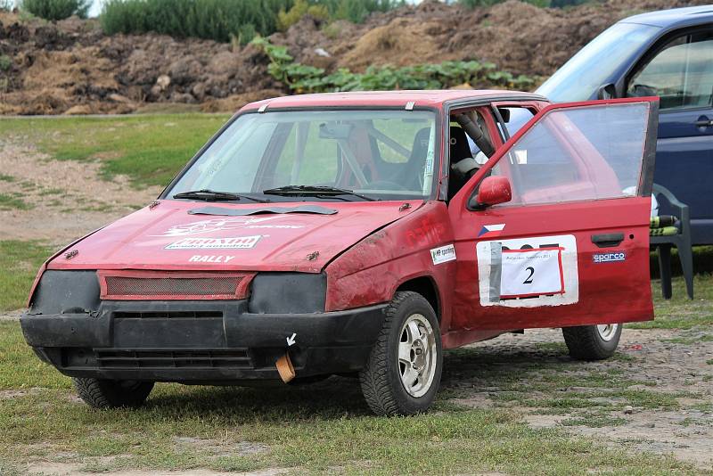 Poprvé od roku 2017 se Babákovi rozhodli uspořádat Rally v Nemyčevsi. Zúčastnit se mohl každý s autem a platným řidičákem.