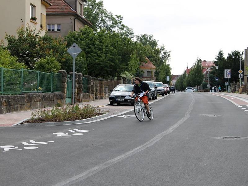 Jičínská Bolzanova ulice po rekonstrukci.