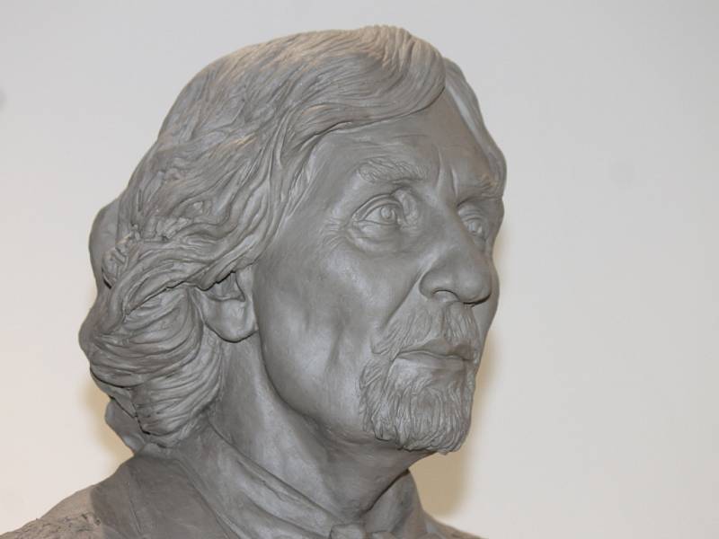 Albert Králíček vytvořil sochu Petra Hapky.