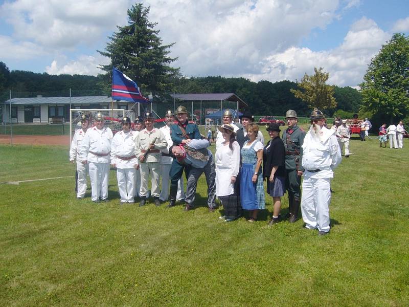 Z oslav 105 let od založení SDH Bašnice.