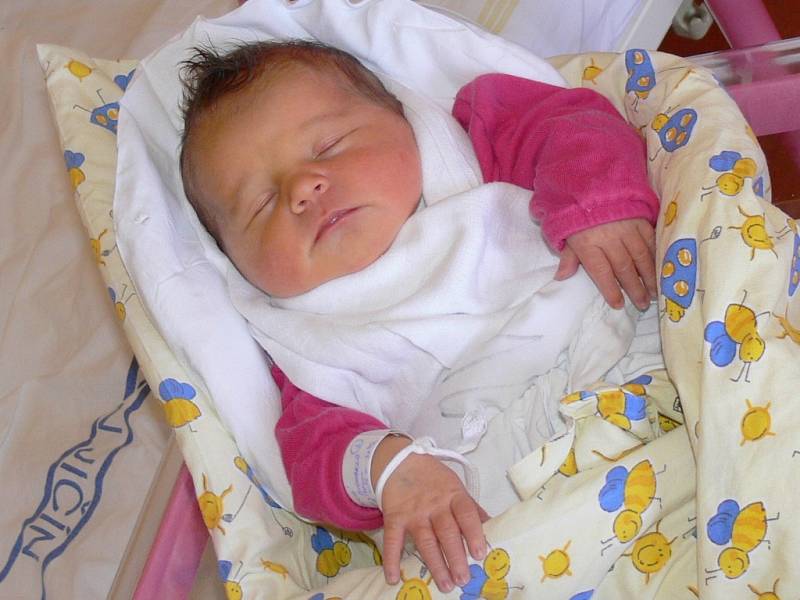 MICHAELA MORÁVKOVÁ je štěstíčkem pro rodiče Anetu a Michala Morávkových od 1. září, kdy se narodila s váhou 3,3 kg a mírou 48 cm. Trojlístek bydlí ve Stružinci. 