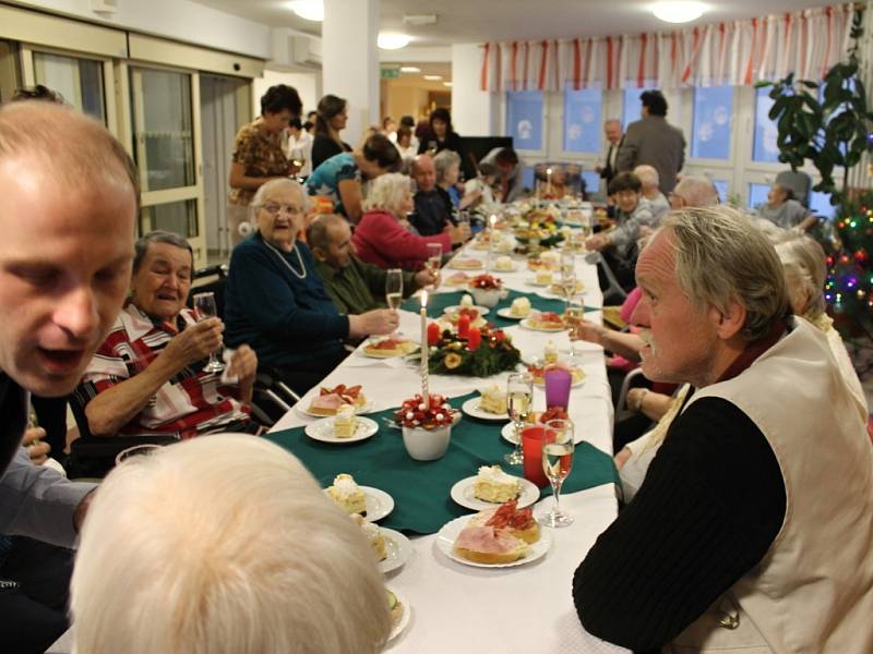 Vánoce seniorů v Nové Pace.