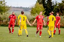 Okresní přebor - 8. kolo: Žlunice (žluté dresy) - Železnice B 2:0.