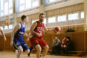 Východočeská liga mužů: TJ Jiskra Hořice (v červeném) - TJ Turnov 93:90.